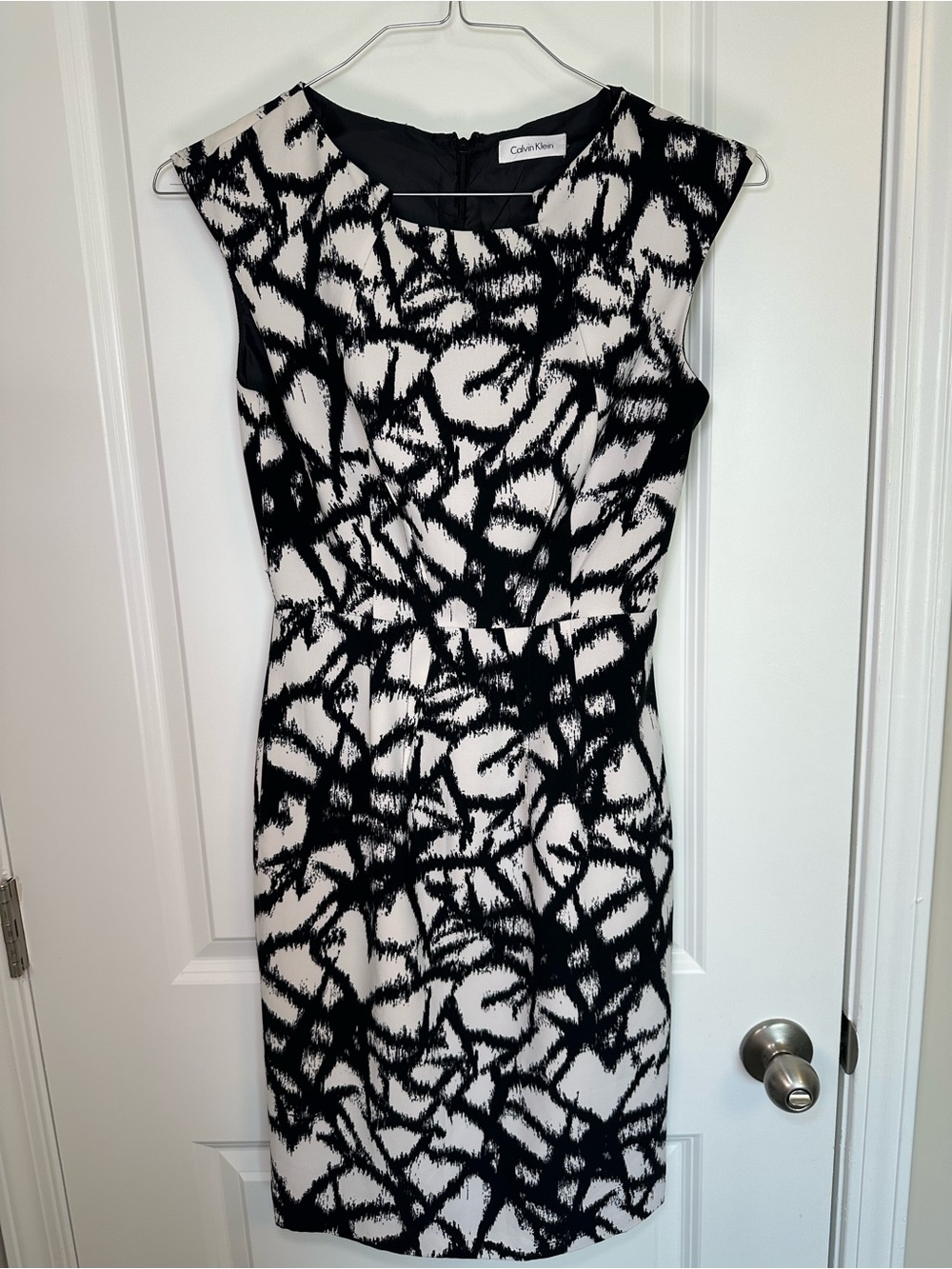 Calvin Klein Black and White Abstract Print Sheath Dress
